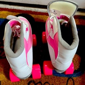 Band New Roller derby American skate Company  Firestar girls size 4